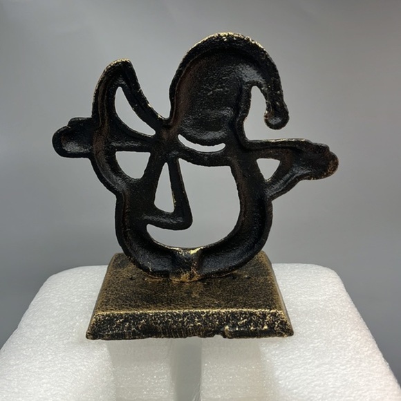 Elegant Snowman‎ Stocking Holder: A Classical Christmas Mantle Decoration - Picture 4 of 7